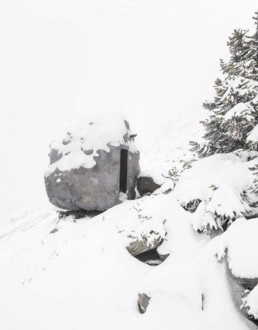 antoine-bureau-a-stone-shaped-tiny-cabin-001