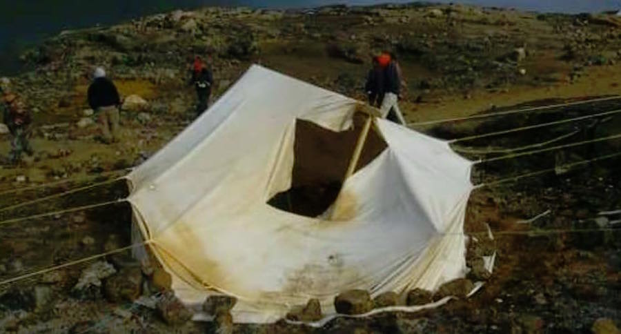 You Need To See These Photos Of The Aftermath Of A Brutal Polar Bear Attack On An Inuit Man featured