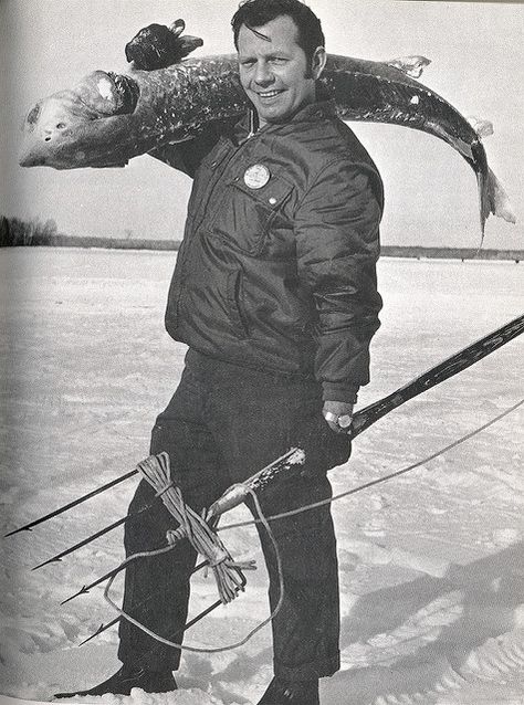 10 Vintage Ice Fishing Photos From the Ages