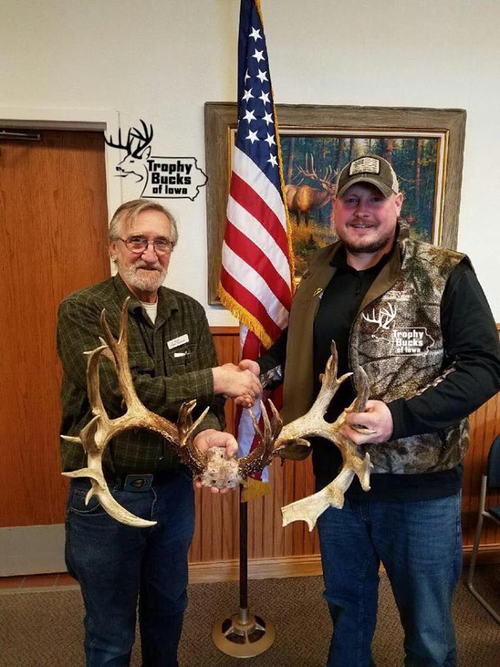 iowa archery whitetail buck