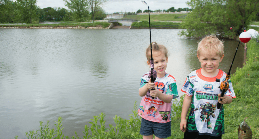kids fishing