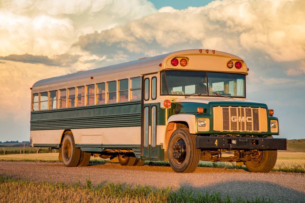 bus-turned-to-cabin