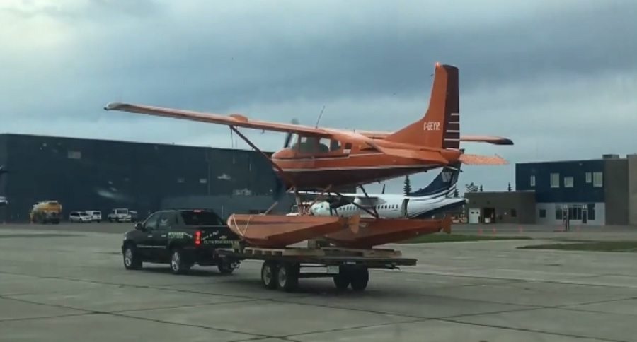 how float planes take off from dry land