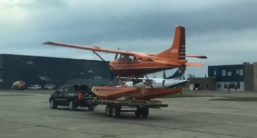 how float planes take off from dry land