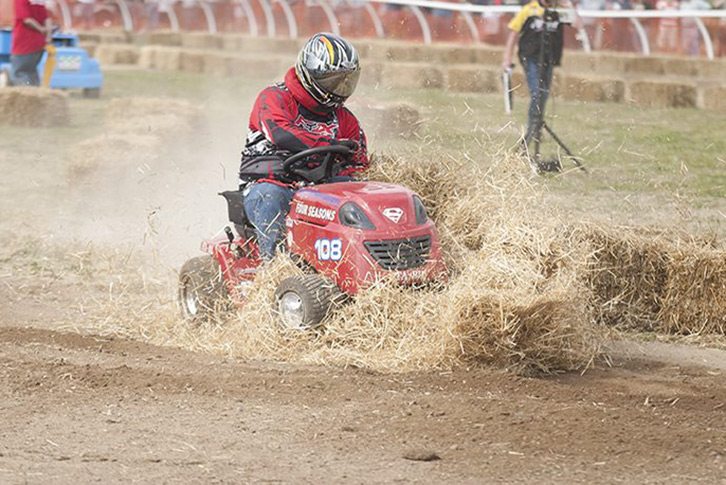 Here's Some Crazy Lawnmower Racing Action, Shown in 10 Awesome Pictures ...