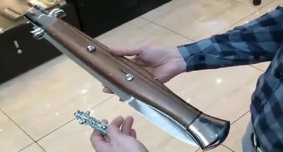 switch blade knife