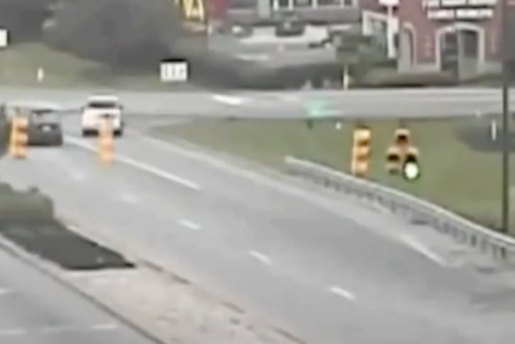 Video: Car Drives In Reverse on Highway for Over a Mile - Wide Open Spaces