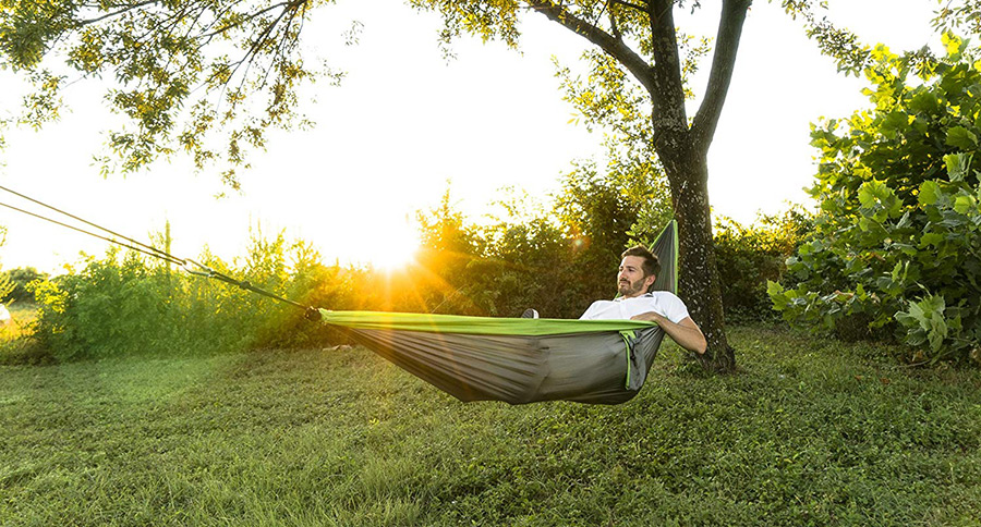 Backyard review of SunYear's double camping hammock 