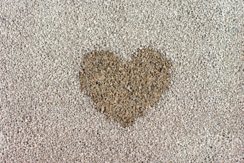 heart in cat litter