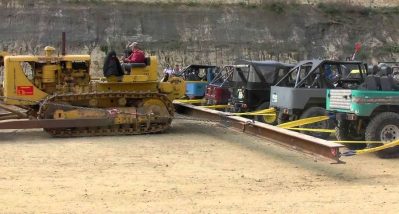 20 Toyota Land Cruisers Face a Freakin' Bulldozer in Tug of War - Wide ...