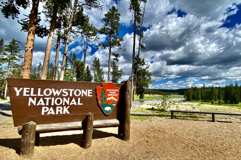 yellowstone national park - sign