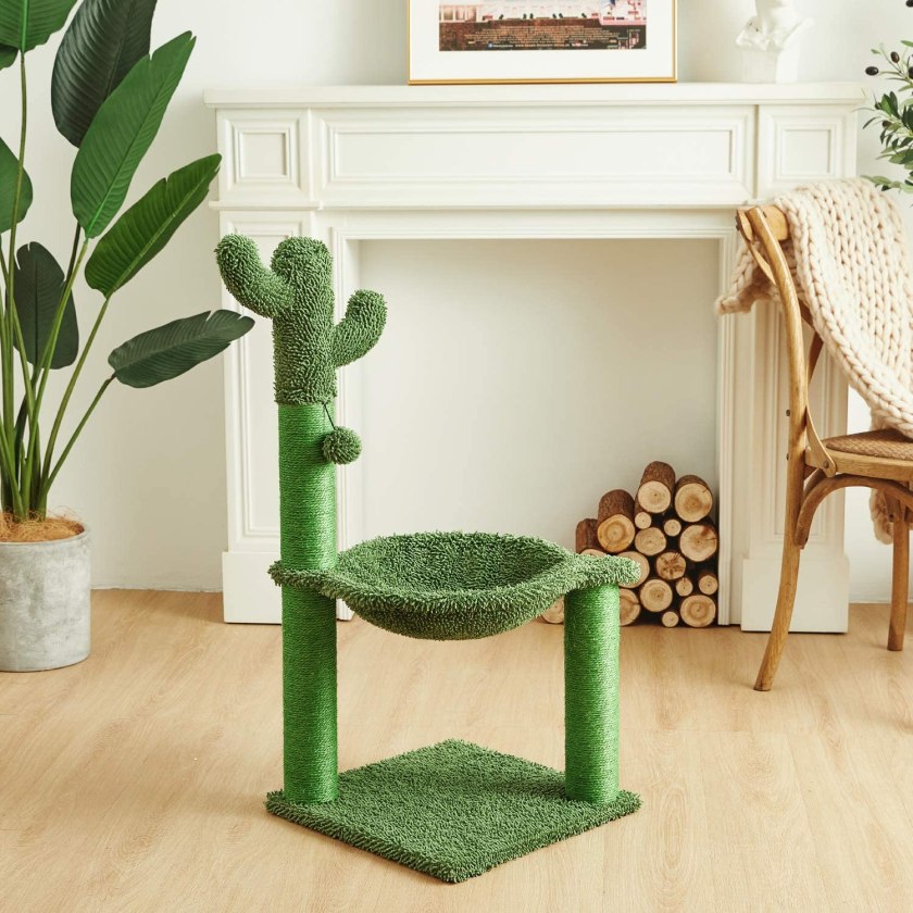 cactus-shaped scratching post/cat hammock