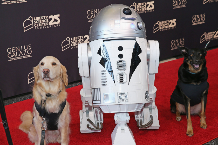 ogs pose with R2D2 on the red carpet during the Genius Gala 7.0 at the Liberty Science Center 