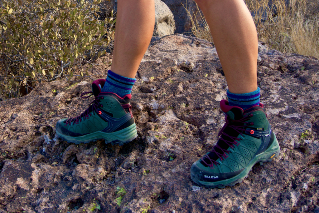 hiking shoes size 3