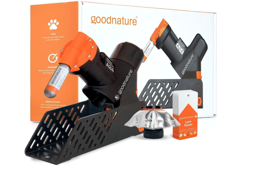The packaging and product for a black and orange rat trap