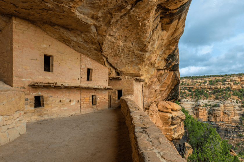 Long House cliff house Pueblo indigenous construction, Mesa Verde national park, Colorado, USA.