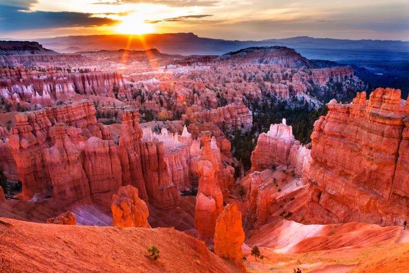 Sunrise Thor's Hammer Sunset Point Hoodoos Photographer Bryce Canyon National Park Utah