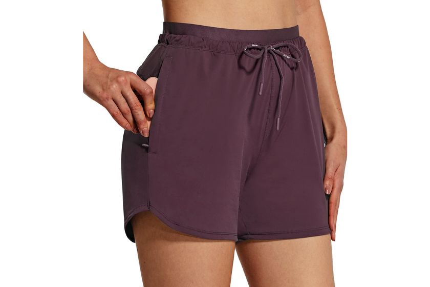 5 Comfy Hiking Shorts for Women Breathable & Stylish Picks {2022}