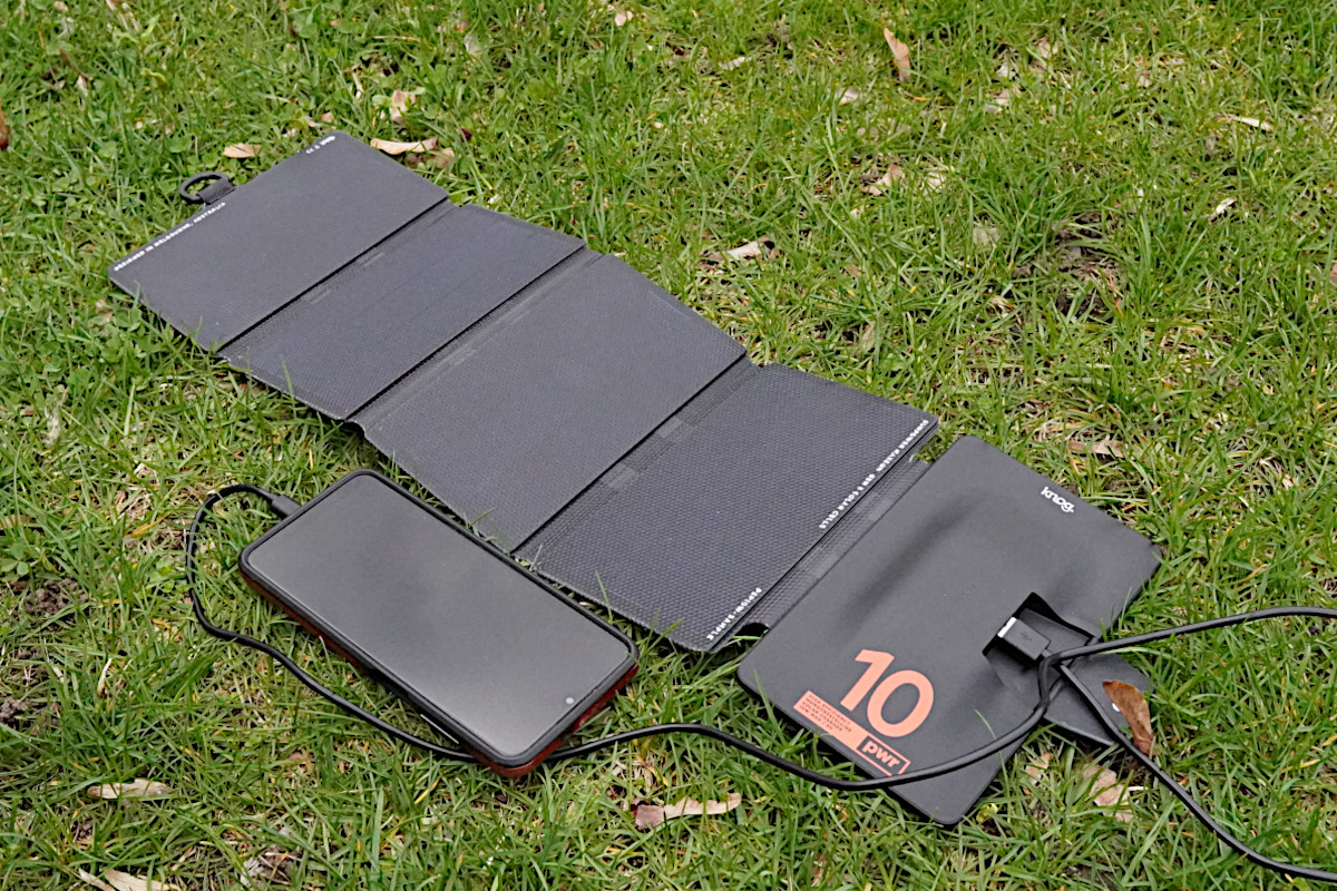 RAVPower 24w Solar Charger Review