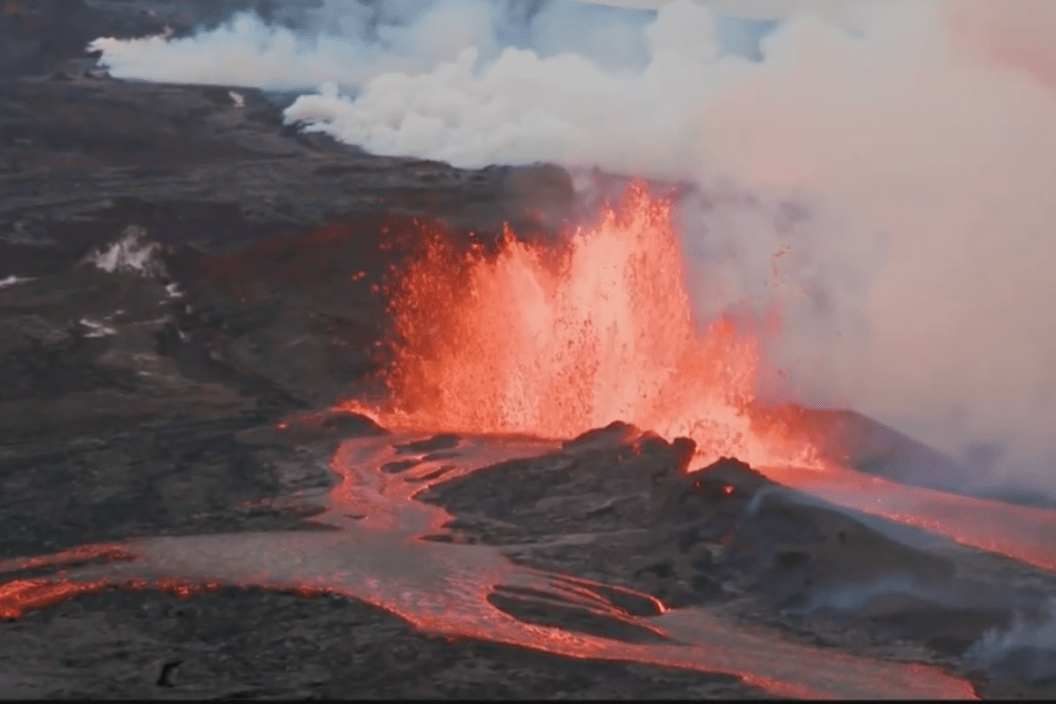 lava erupts from the Mauna Loa volcano