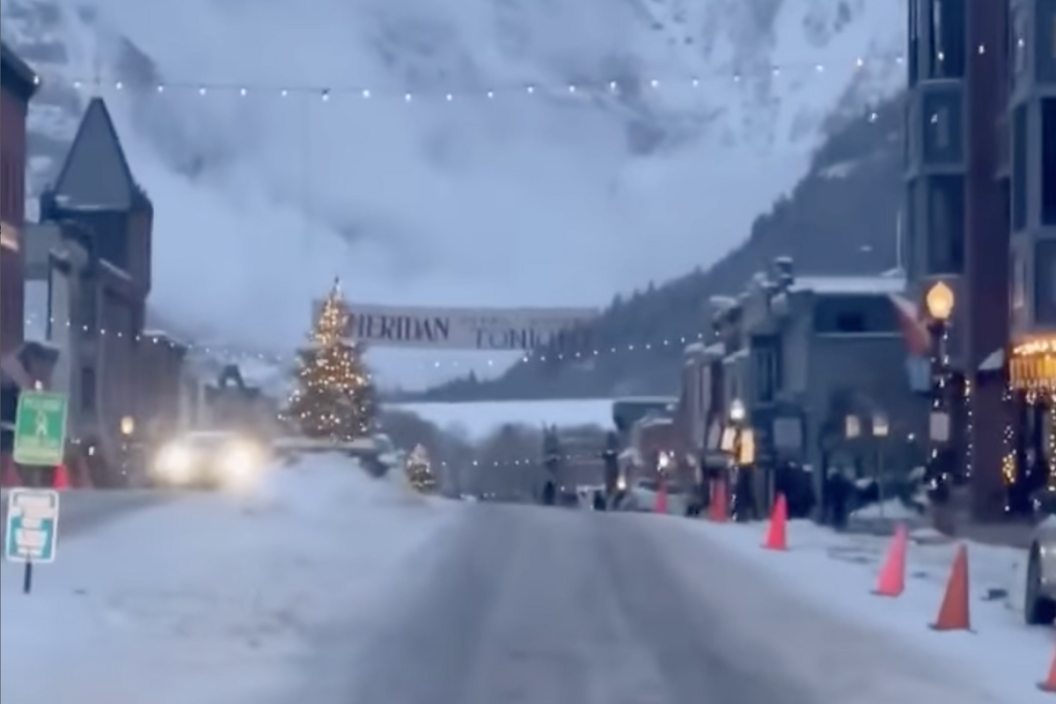 Visitor captures an avalanche in Telluride