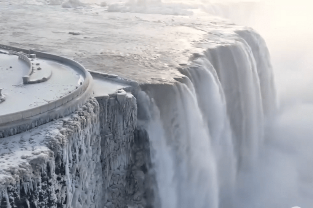 Niagara Falls covered in snow
