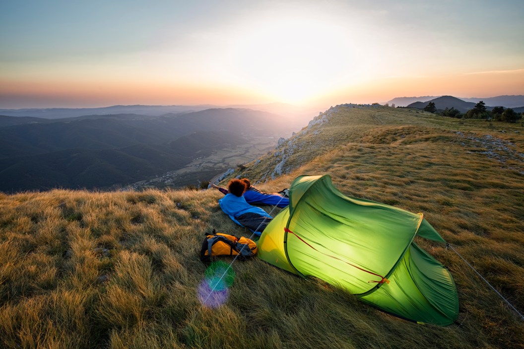 Couple campFriends camping on mountaining on mountain