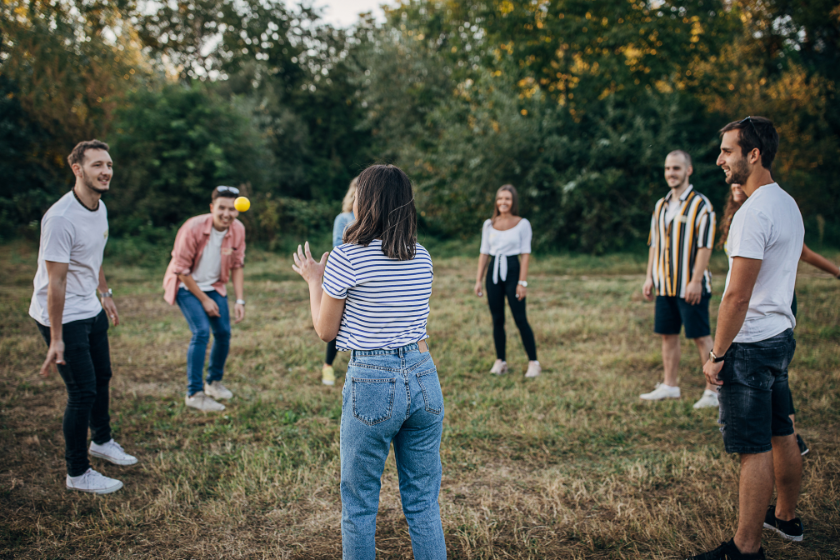 19 Outdoor Picnic Games For Your Next Gathering