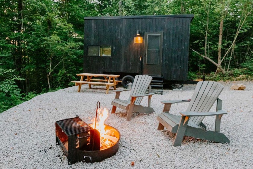 Exterior shot of tiny cabin Getaway St. Francois in Missouri.