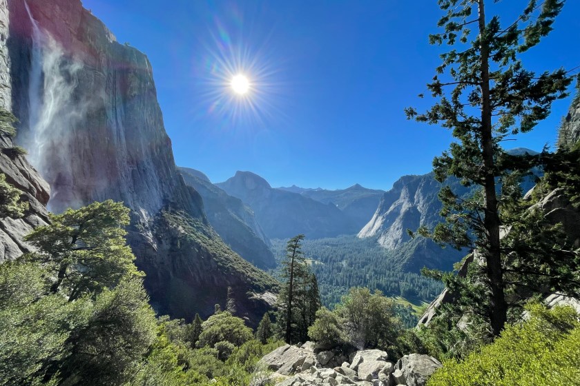 A sunrise mountain view of the Upper Yosemtie Falls Trail 