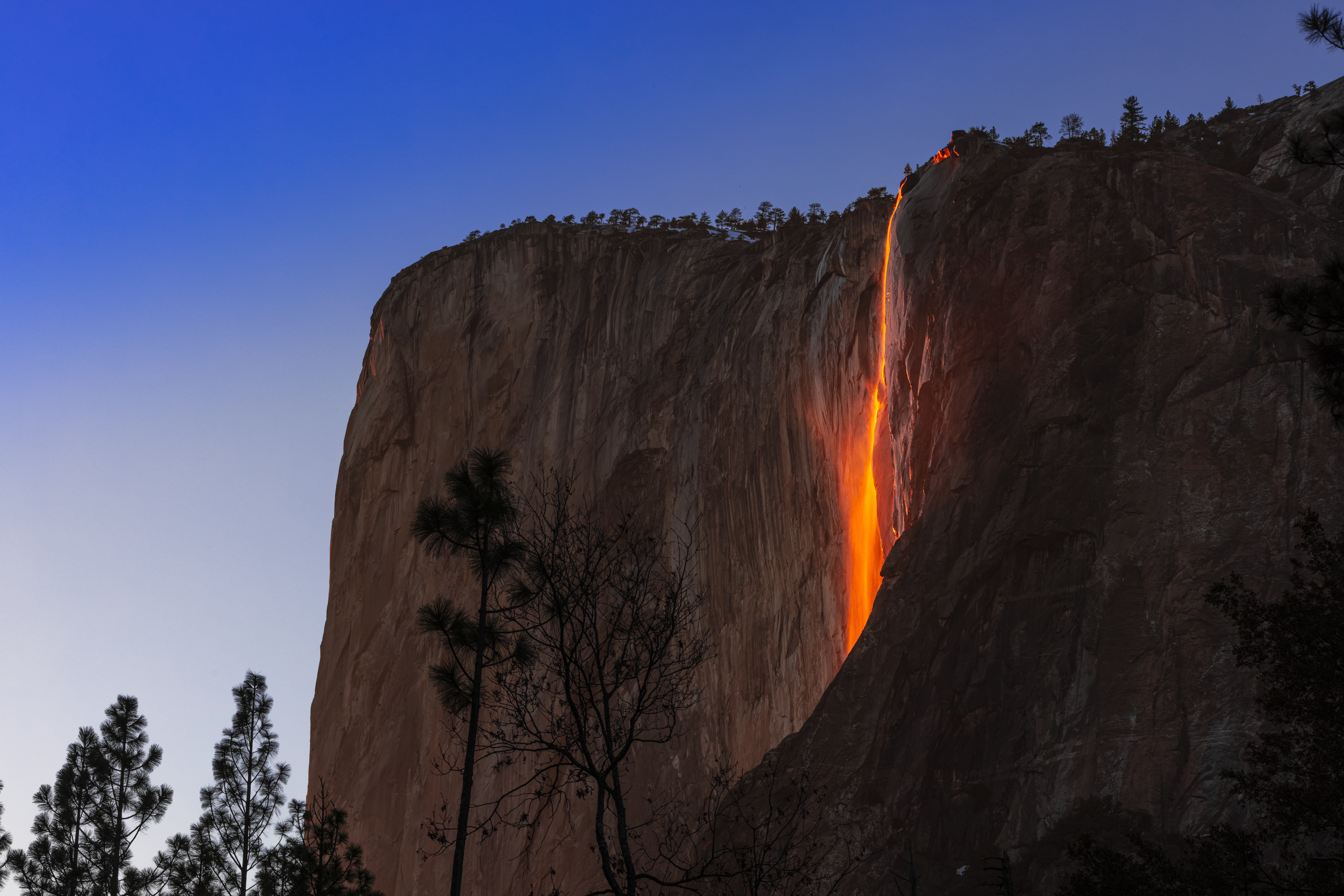 The horsetail waterfall in Yosemite National Park in California as the Fire Fall during winter. The natural Firefall is one of Yosemite National Park’s most amazing spectacles. Around the second week of February, the setting sun hits Horsetail Fall at just the right angle to illuminate the upper reaches of the waterfall. And when conditions are perfect, Horsetail Fall glows orange and red at sunset.