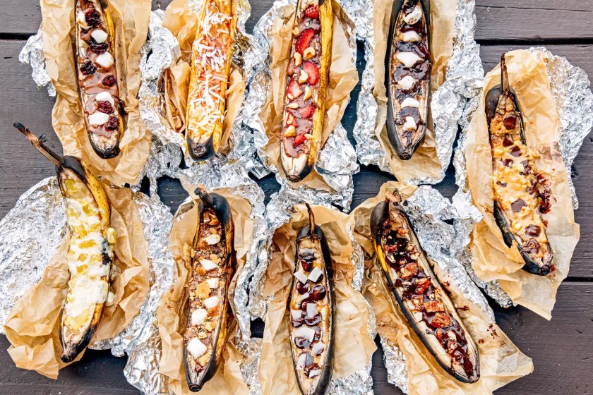 Grilled bananas stuffed with chocolate and fruit toppings