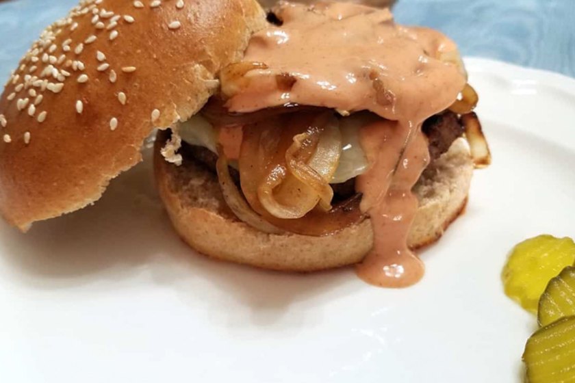 Venison Burgers with Fry Sauce