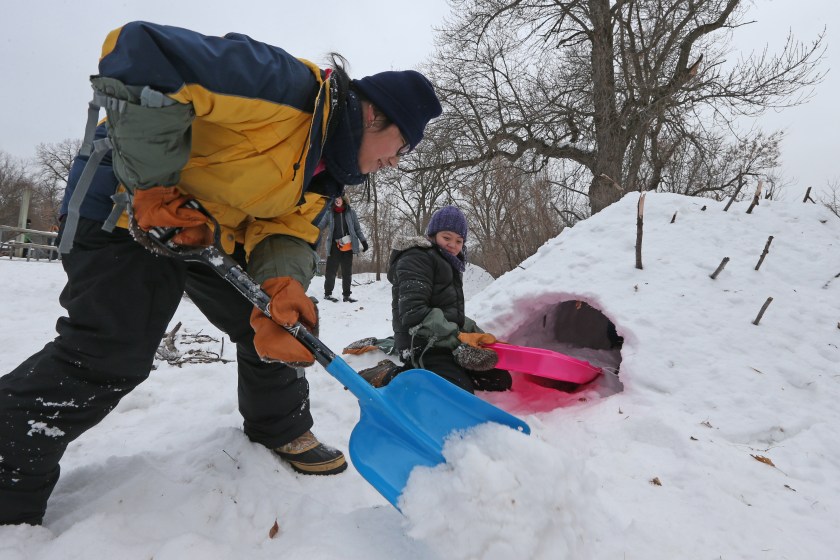 how to build a snowshelter