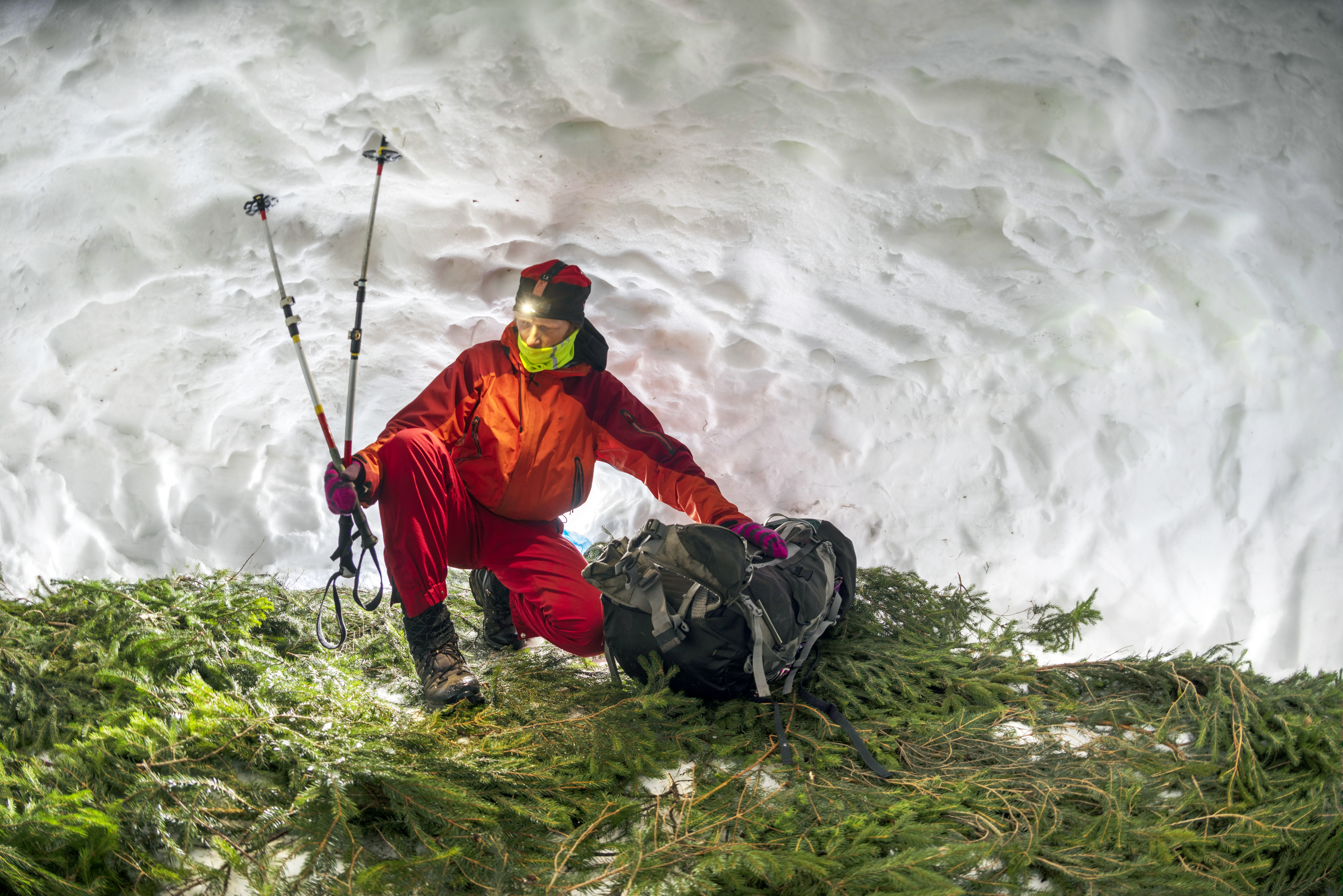 how to built a snow shelter