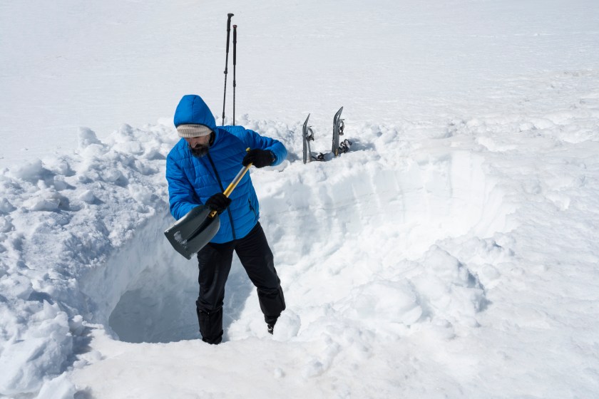 how to build a snow shelter