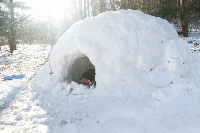 how to build a snow shelter