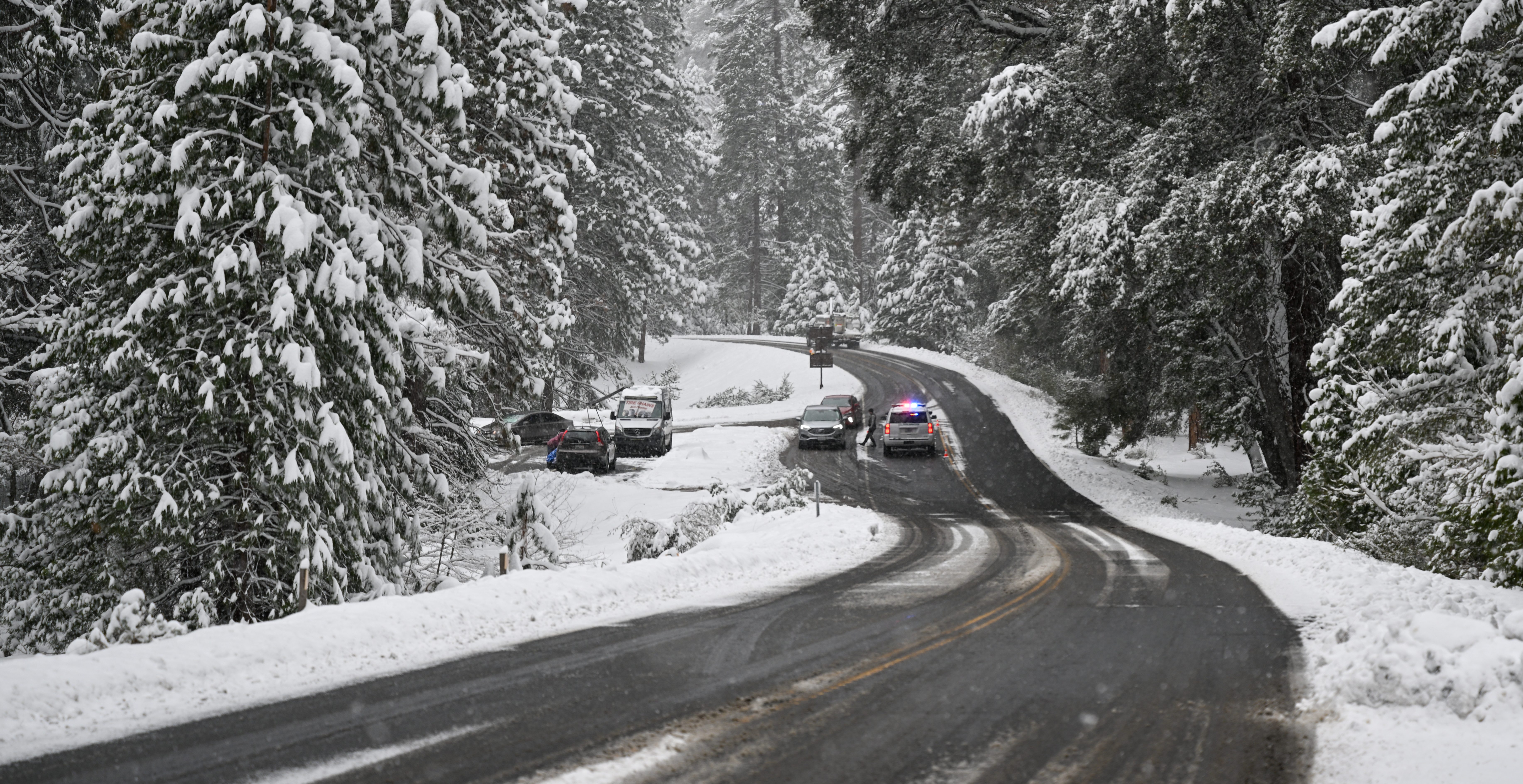 yosemite mountain traffic - man steals car in yosemite and drives off cliff