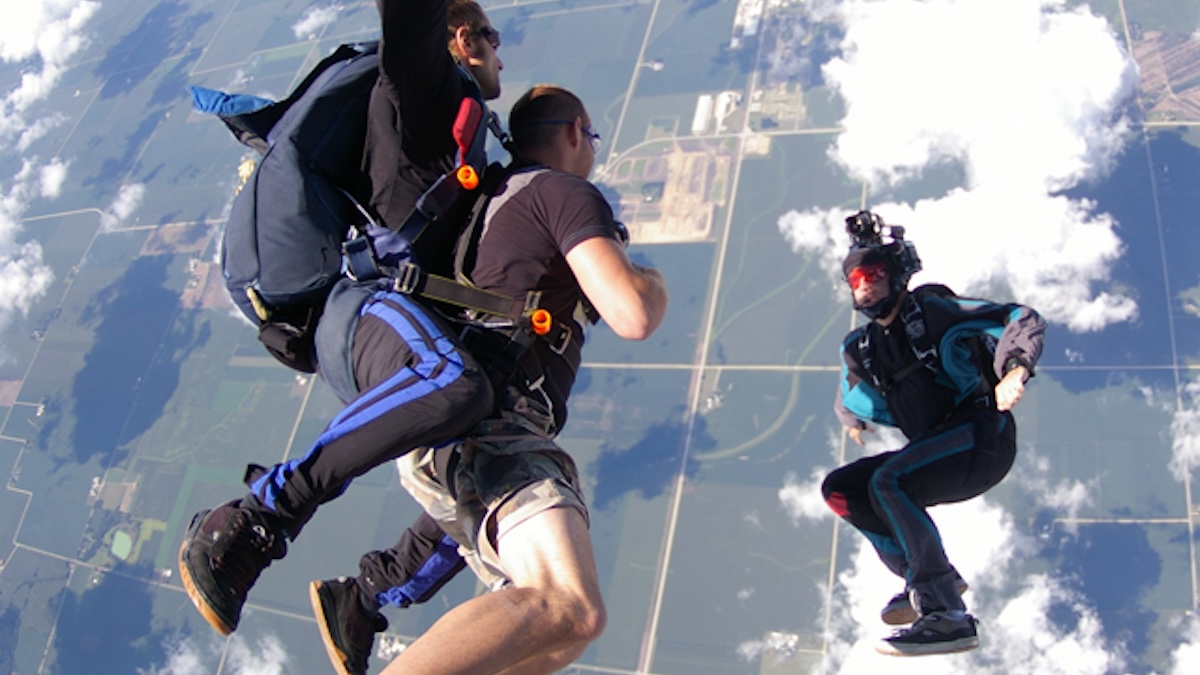 tandem skydiving