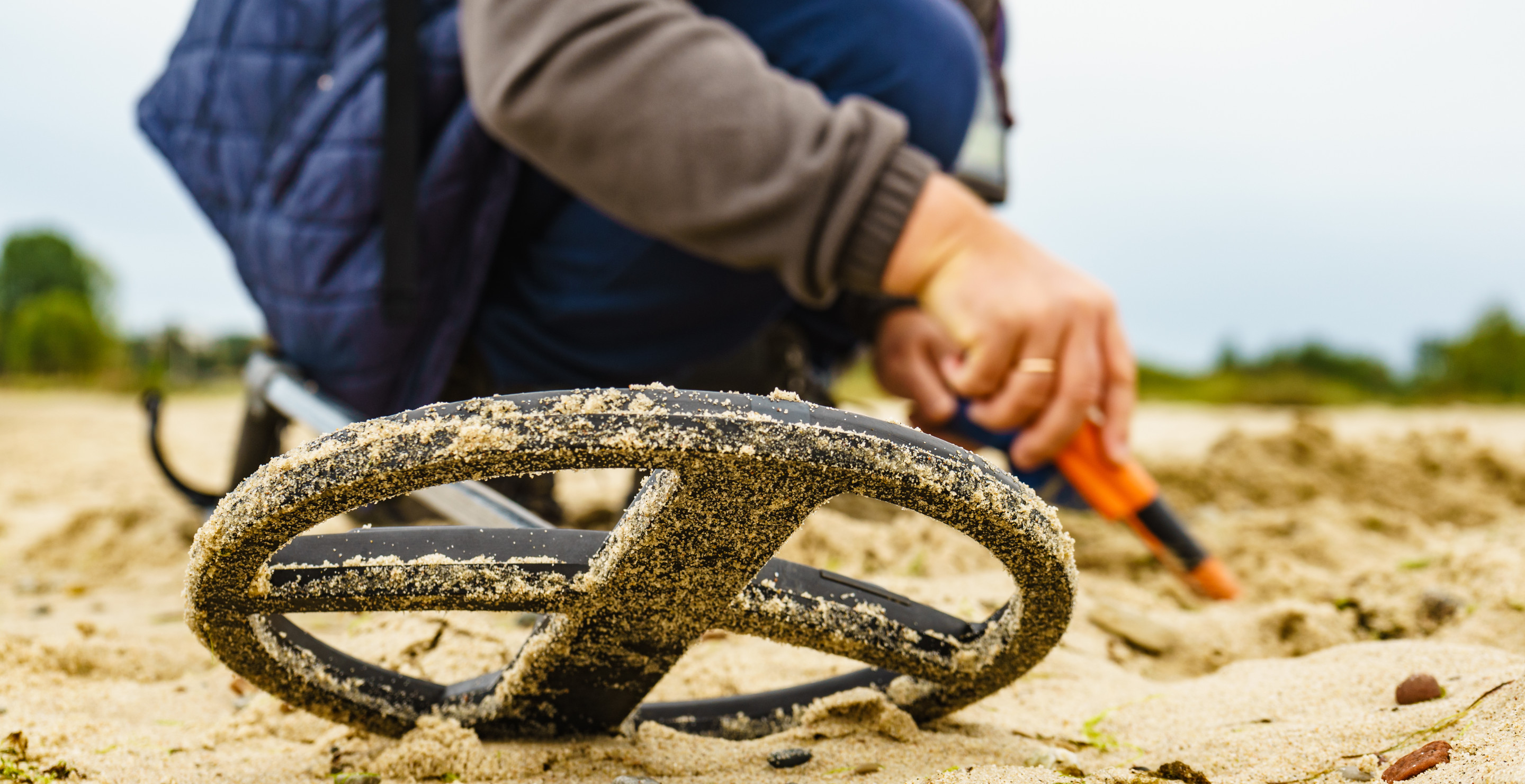Treasure Hunter Finds Heartbreaking Note Buried In The Sand