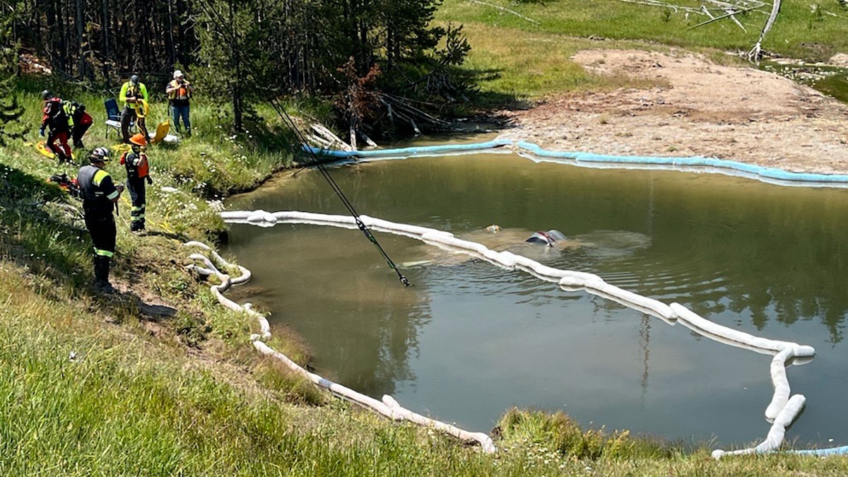yellowstone geyser