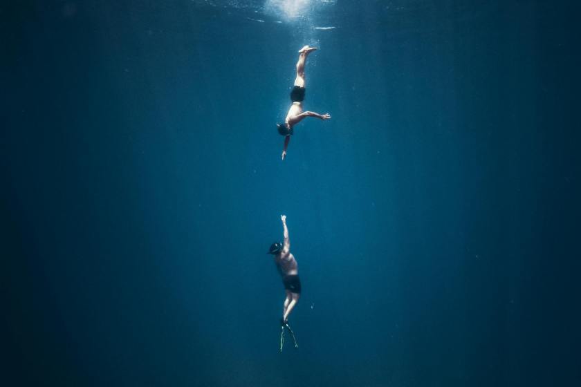 65 feet down free diver explains why people sink