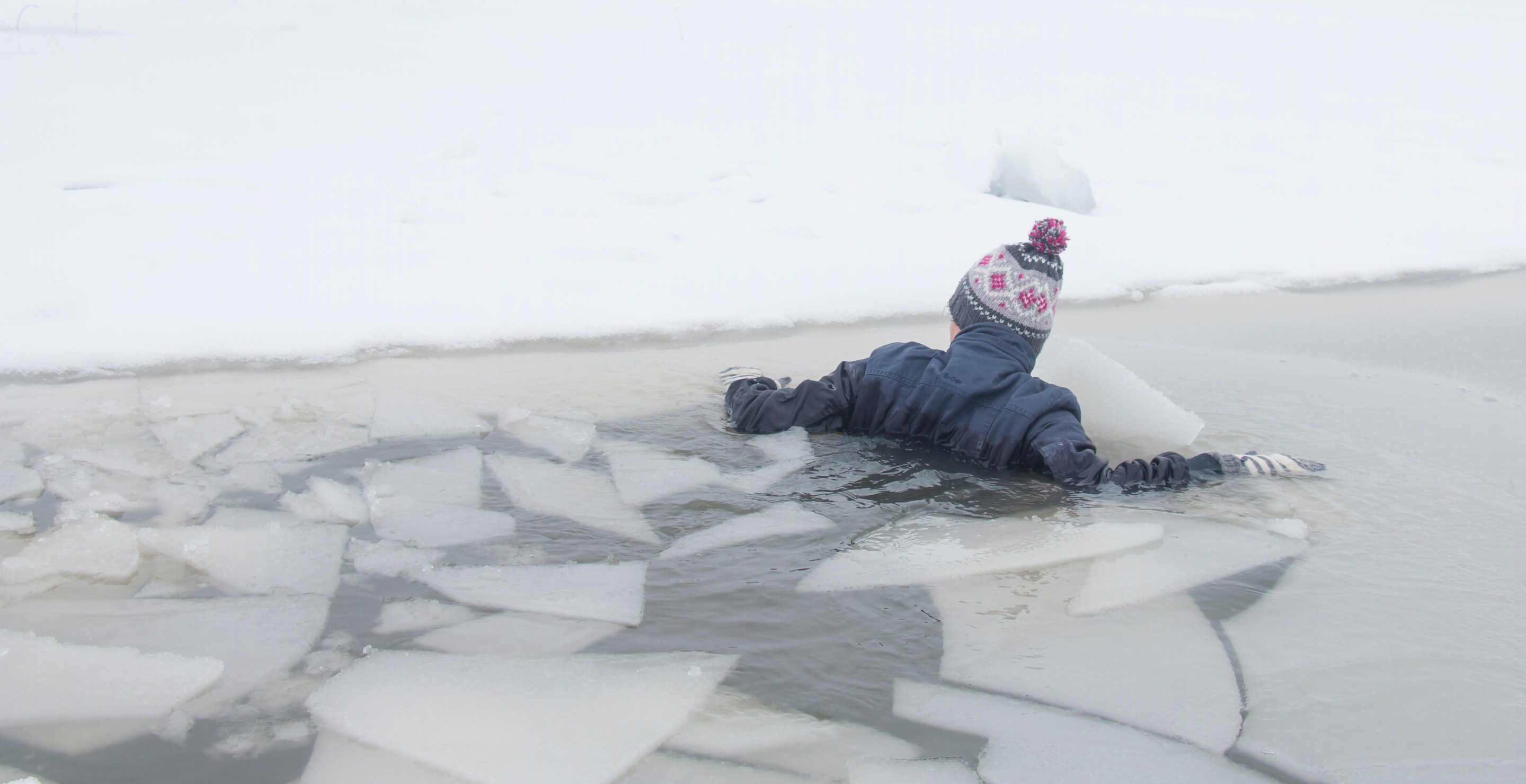 Stranded Frigid Man Dives Into Frigid Icy River In Vermont To Rescue Stranded Dog ...