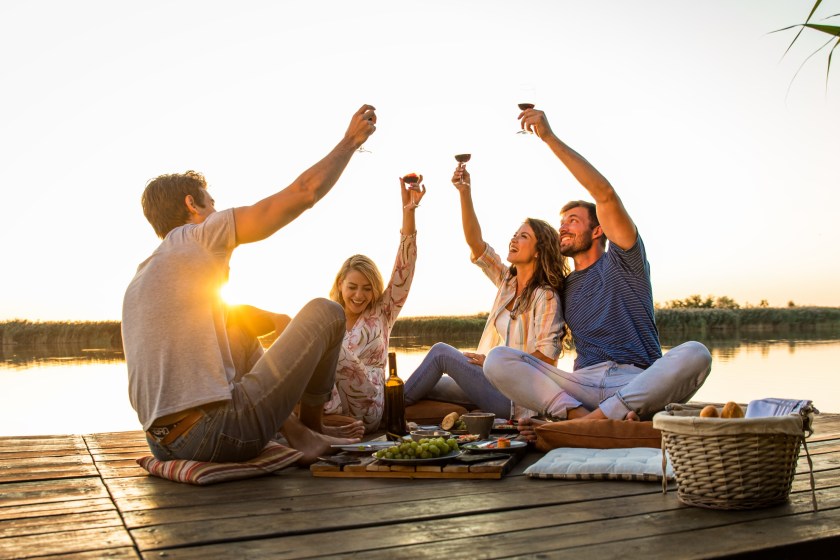 15 Things To Bring To The Lake For The Perfect Picnic