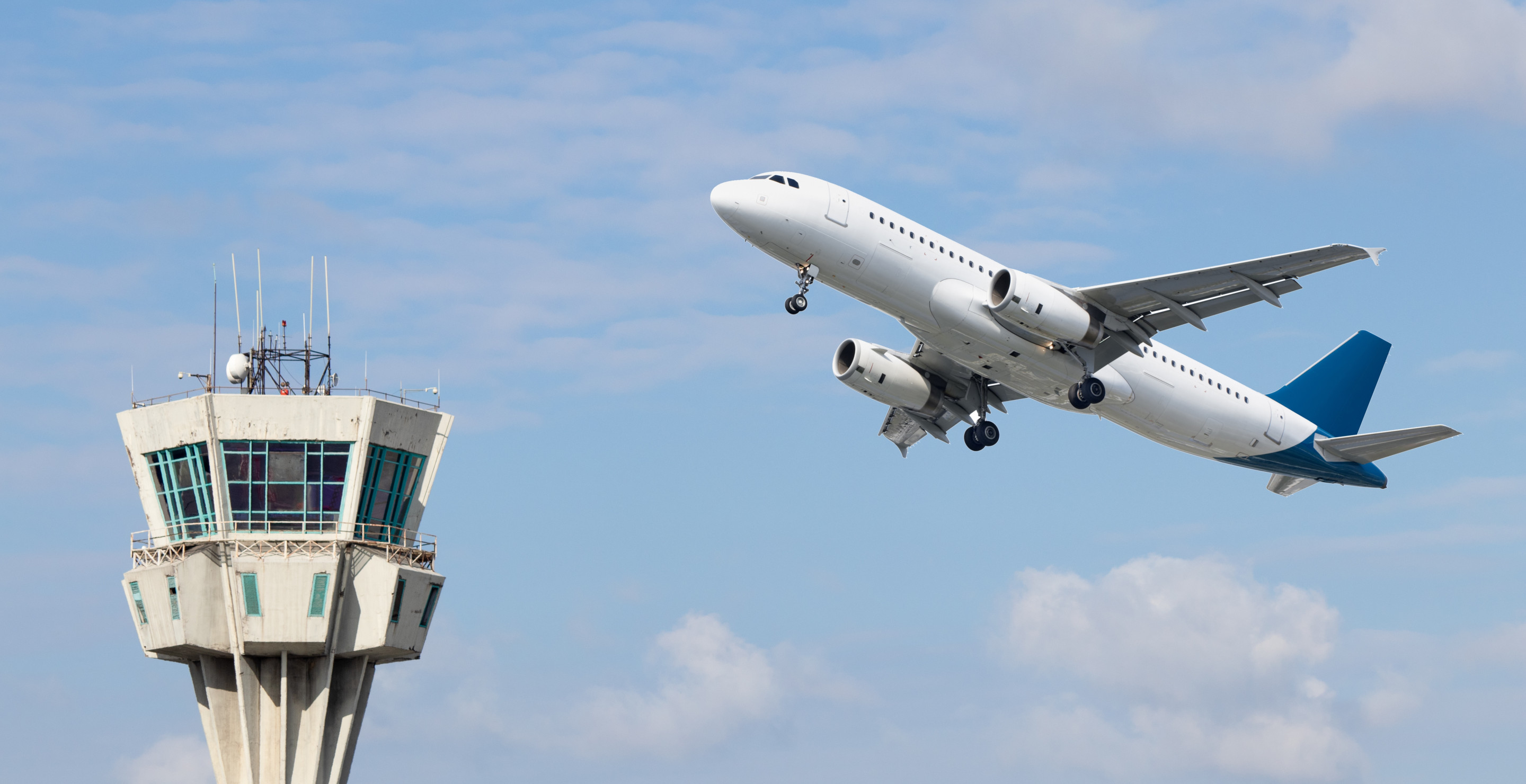 Air Traffic Controllers Lose Contact With Flight At Major Airport In Moment Of Panic