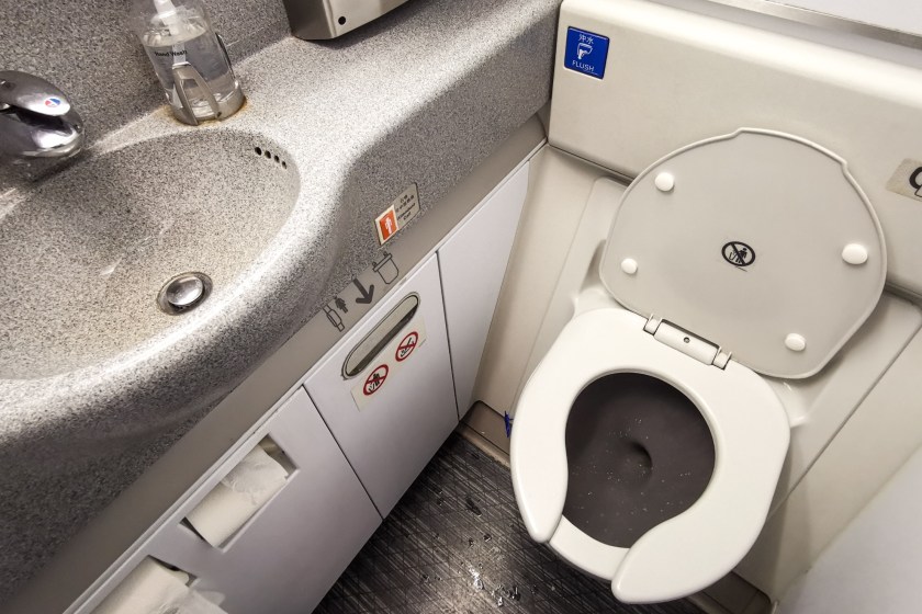 experts warn against doing this in airplane bathrooms