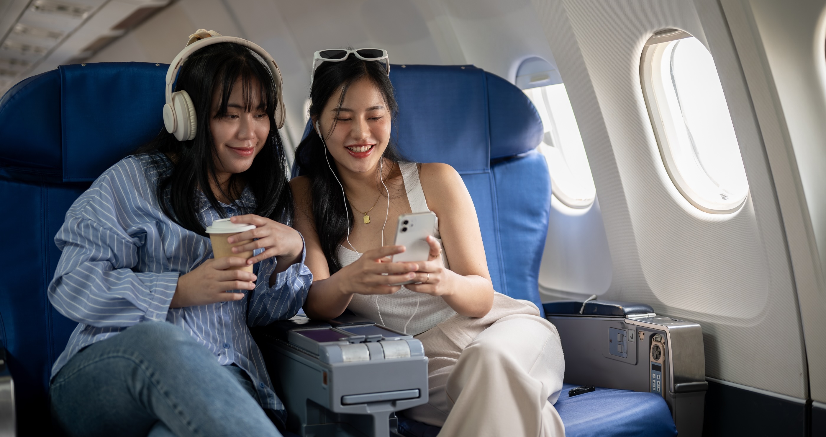 the real reason you should put your phone on airplane mode while flying