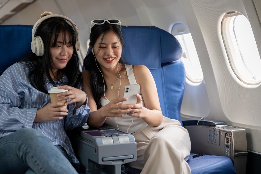 the real reason you should put your phone on airplane mode while flying