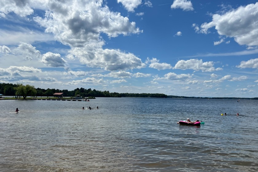 things you can do at the lake lounge on a floatie