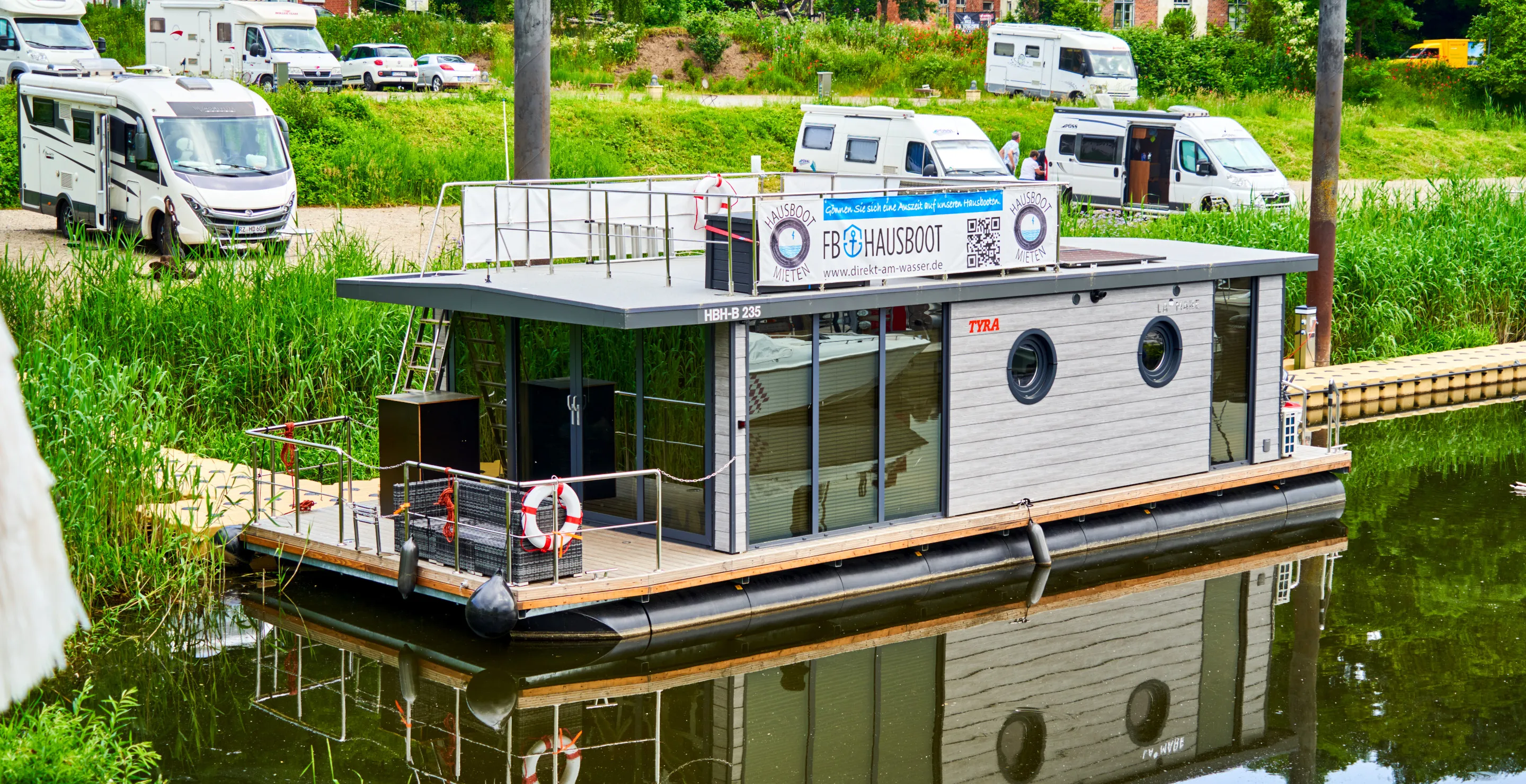 81-Year-Old Retiree Reveals What It Is Really Like To Live On A Houseboat